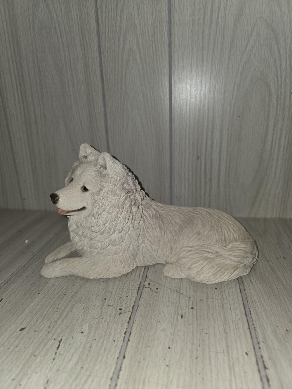 Vtg Sandicast White Samoyed Dog Figurine Laying Down Artist Signed USA Made